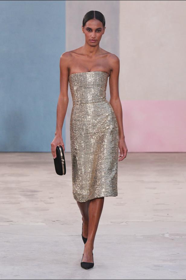  مجموعة كارولينا هيريرا لخريف 2026 تكريم للمرأة القوية والمثقفة