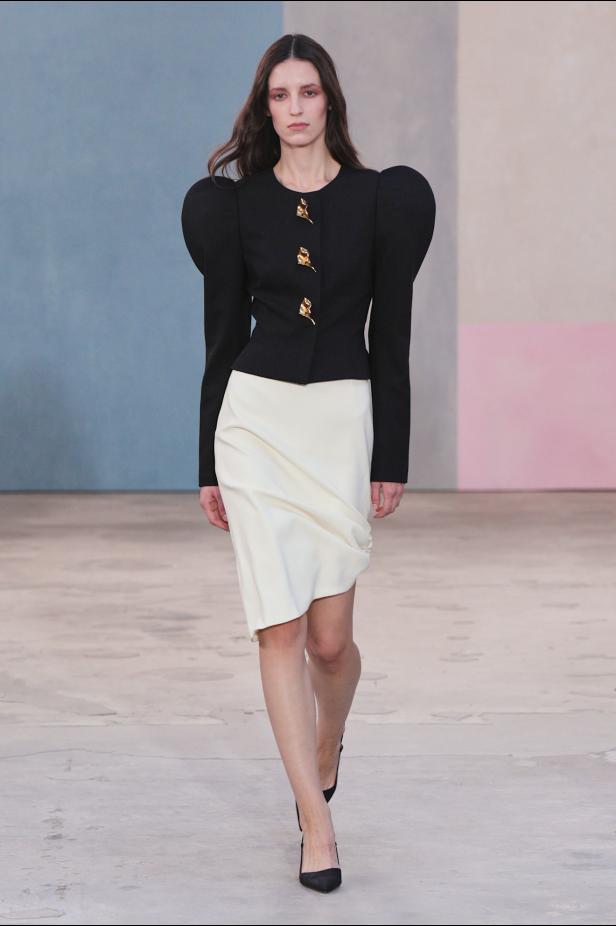  مجموعة كارولينا هيريرا لخريف 2026 تكريم للمرأة القوية والمثقفة