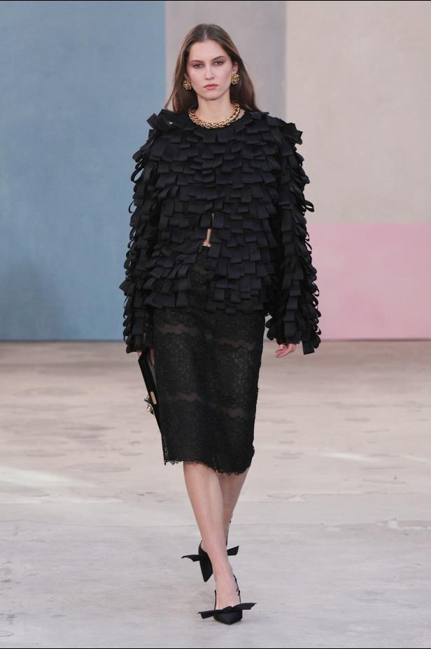  مجموعة كارولينا هيريرا لخريف 2026 تكريم للمرأة القوية والمثقفة