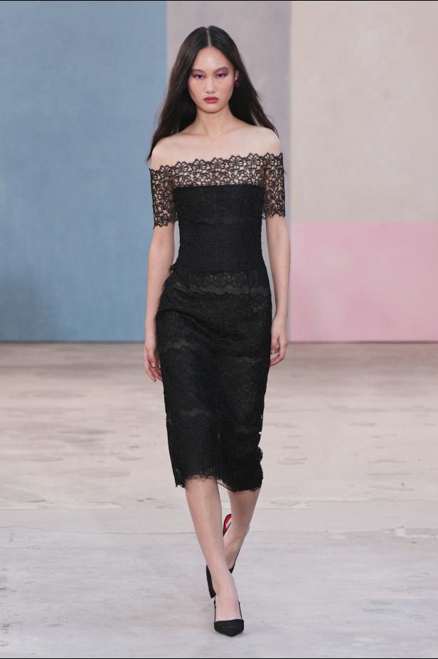  مجموعة كارولينا هيريرا لخريف 2026 تكريم للمرأة القوية والمثقفة