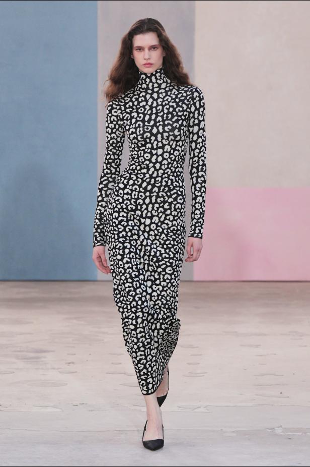  مجموعة كارولينا هيريرا لخريف 2026 تكريم للمرأة القوية والمثقفة