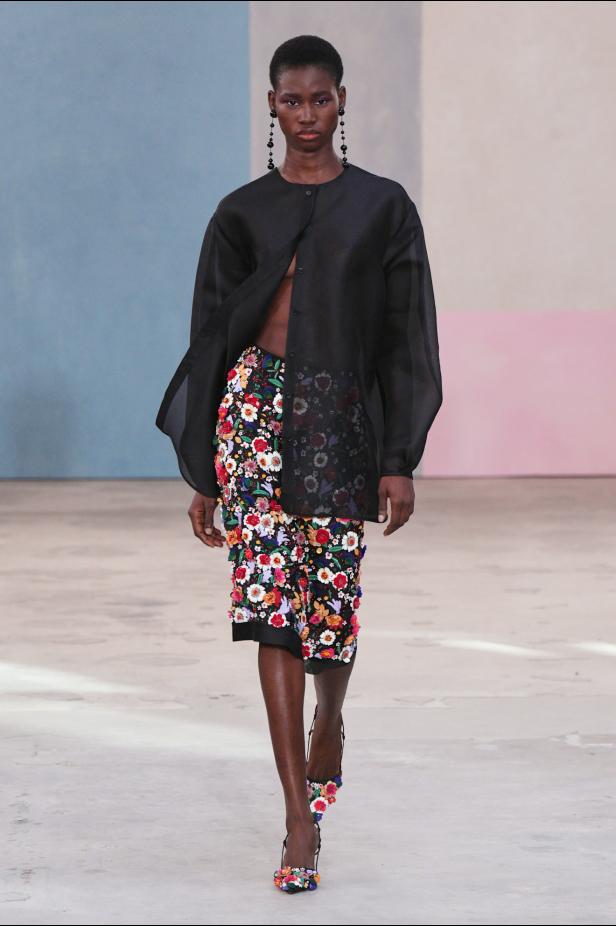  مجموعة كارولينا هيريرا لخريف 2026 تكريم للمرأة القوية والمثقفة