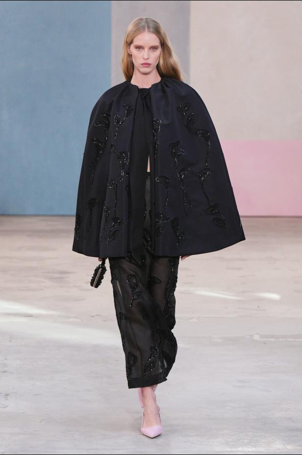  مجموعة كارولينا هيريرا لخريف 2026 تكريم للمرأة القوية والمثقفة