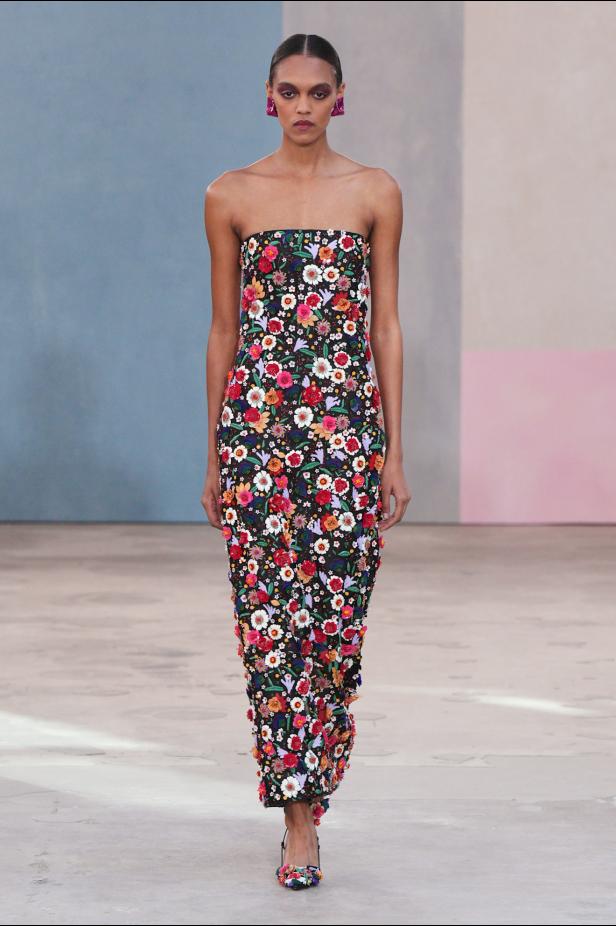  مجموعة كارولينا هيريرا لخريف 2026 تكريم للمرأة القوية والمثقفة