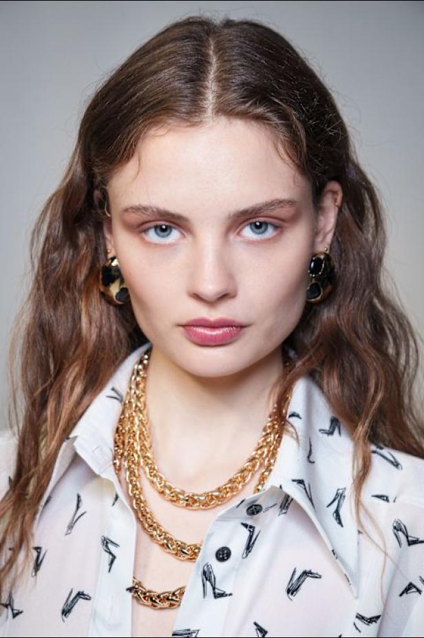  مجموعة كارولينا هيريرا لخريف 2026 تكريم للمرأة القوية والمثقفة