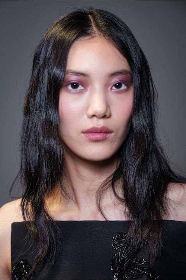  مجموعة كارولينا هيريرا لخريف 2026 تكريم للمرأة القوية والمثقفة