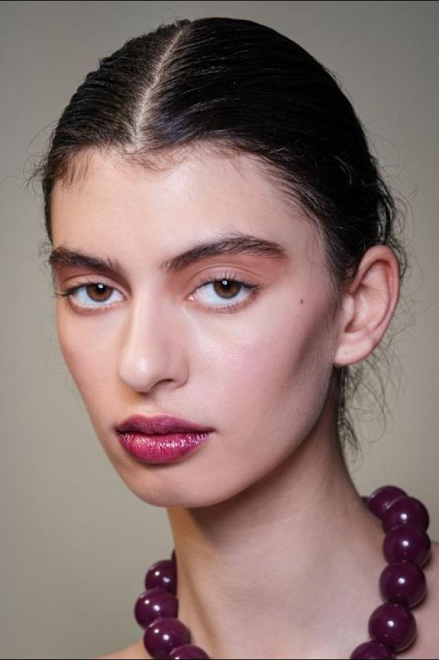  مجموعة كارولينا هيريرا لخريف 2026 تكريم للمرأة القوية والمثقفة