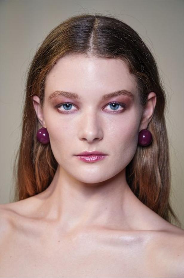  مجموعة كارولينا هيريرا لخريف 2026 تكريم للمرأة القوية والمثقفة