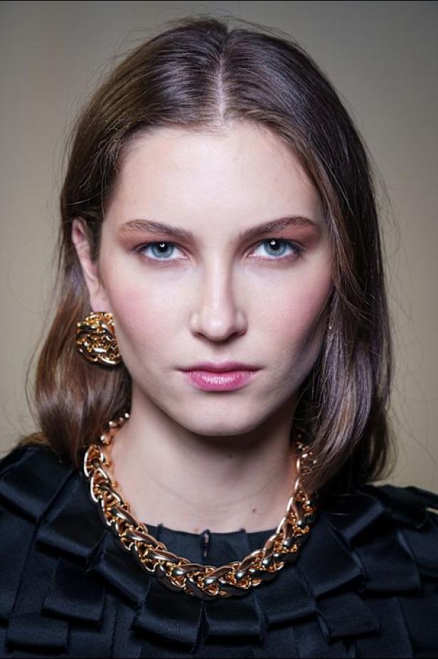  مجموعة كارولينا هيريرا لخريف 2026 تكريم للمرأة القوية والمثقفة