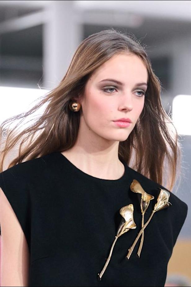  مجموعة كارولينا هيريرا لخريف 2026 تكريم للمرأة القوية والمثقفة