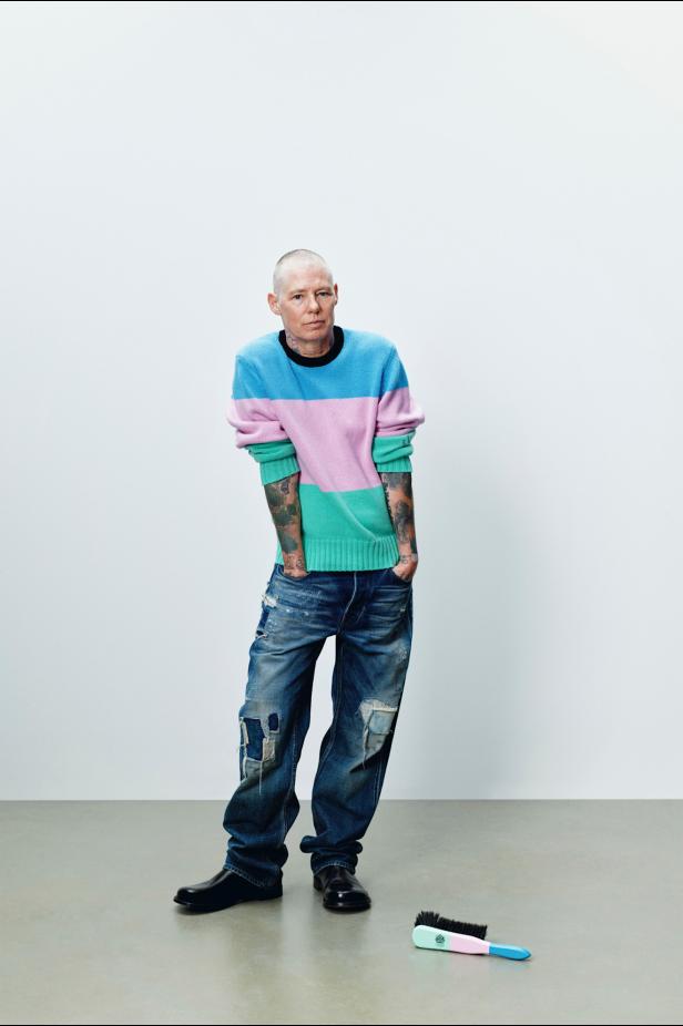 مجموعة JW Anderson تجربة فنية متكاملة