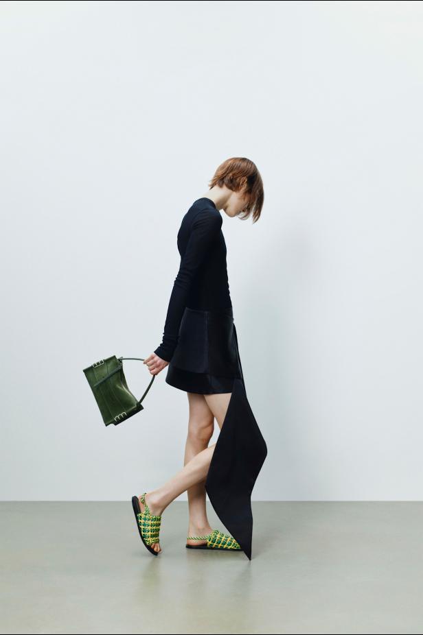 مجموعة JW Anderson تجربة فنية متكاملة