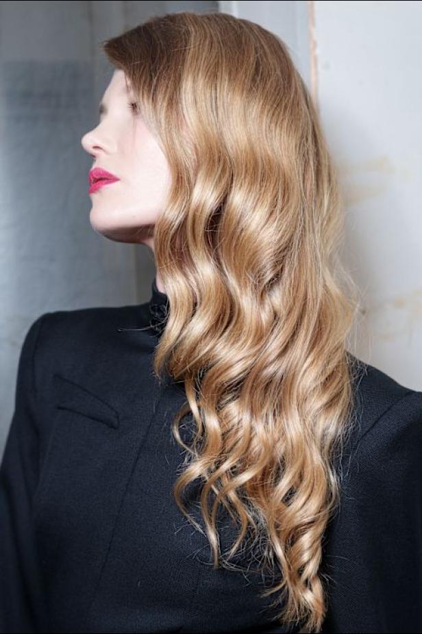 عرض أزياء مجموعة Julien Fournie لربيع وصيف 2026