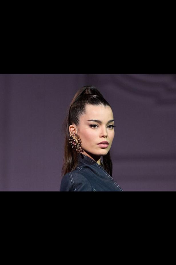 عرض أزياء مجموعة Julien Fournie لربيع وصيف 2026