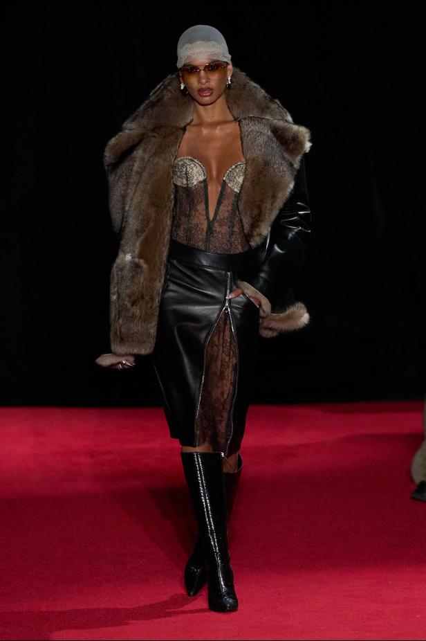 مجموعة لاكوان سميث لخريف 2026 للمرأة الغامضة والقوية