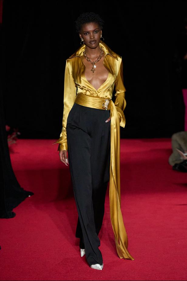 مجموعة لاكوان سميث لخريف 2026 للمرأة الغامضة والقوية