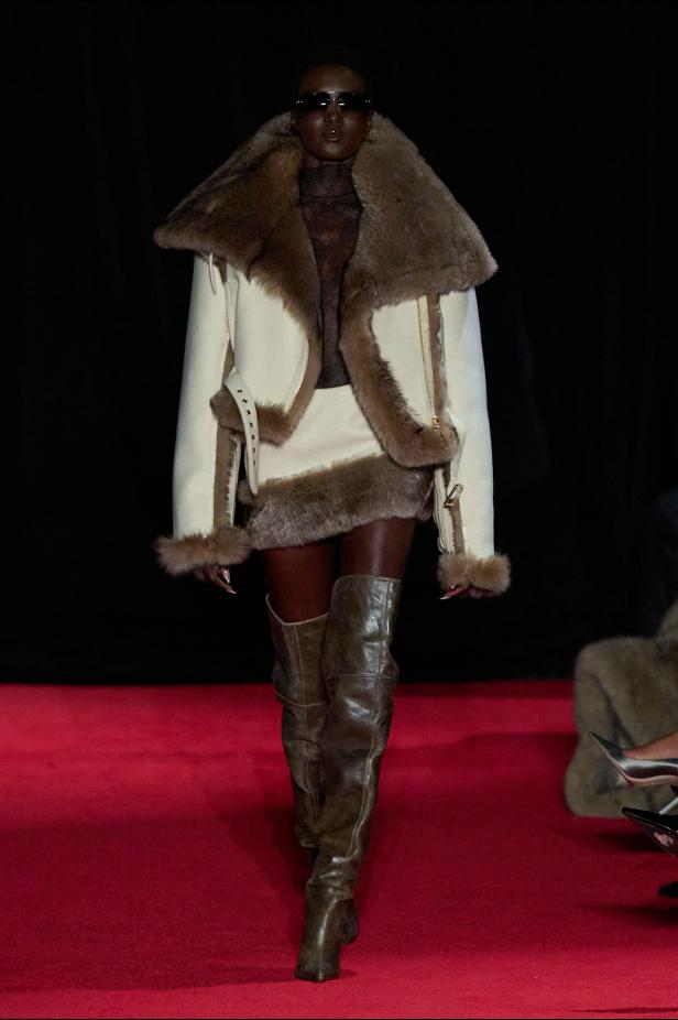 مجموعة لاكوان سميث لخريف 2026 للمرأة الغامضة والقوية