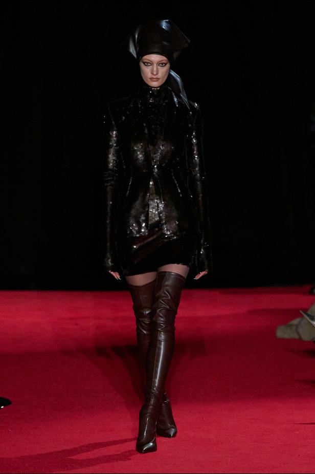 مجموعة لاكوان سميث لخريف 2026 للمرأة الغامضة والقوية