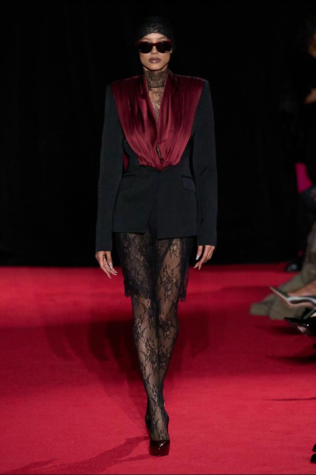 مجموعة لاكوان سميث لخريف 2026 للمرأة الغامضة والقوية