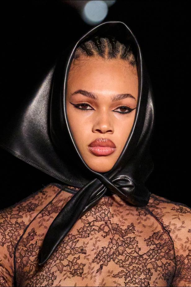 مجموعة لاكوان سميث لخريف 2026 للمرأة الغامضة والقوية