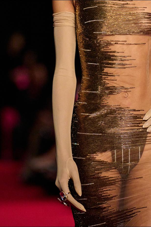 مجموعة لاكوان سميث لخريف 2026 للمرأة الغامضة والقوية