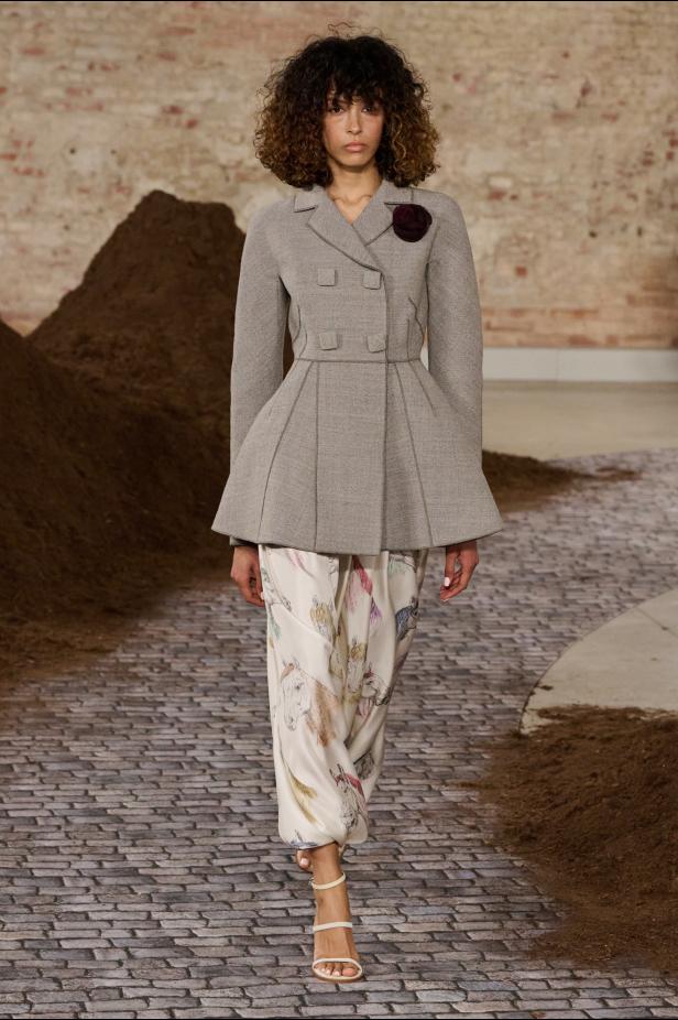 مجموعة موسكينو لخريف وشتاء 2026... رحلة حالمة من ميلانو إلى الأرجنتين‏