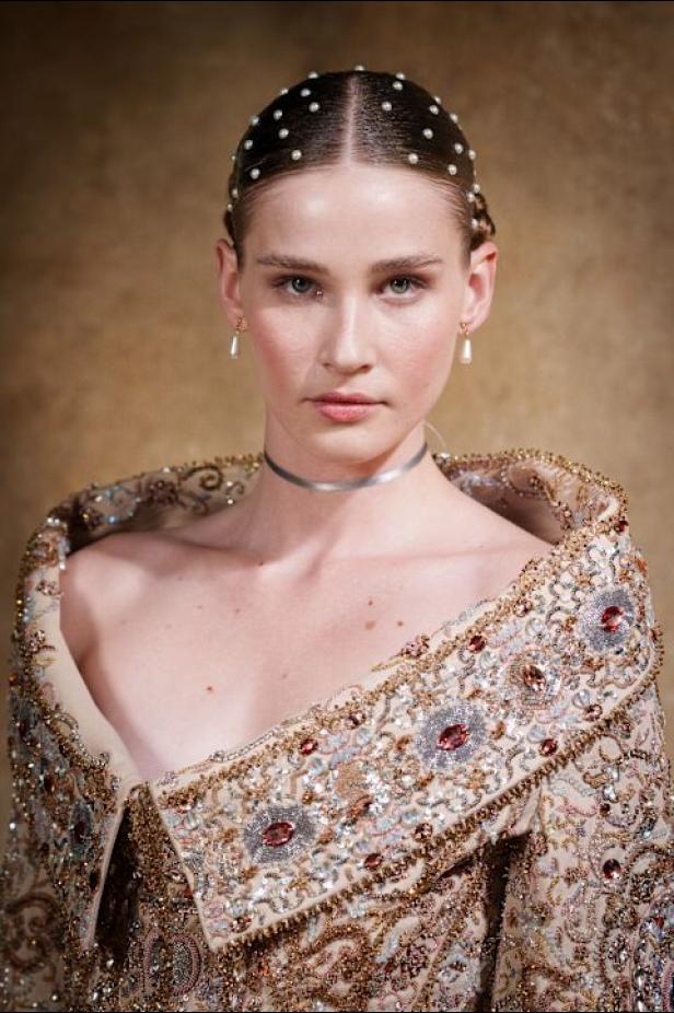  مجموعة زهير مراد تحاكي رقي المرأة في باريس