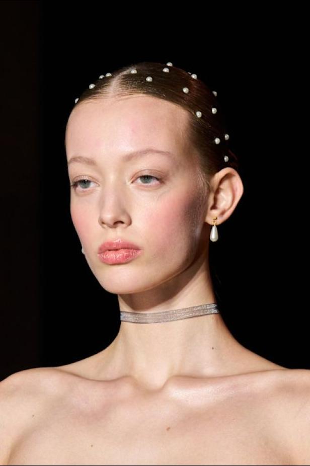  مجموعة زهير مراد تحاكي رقي المرأة في باريس