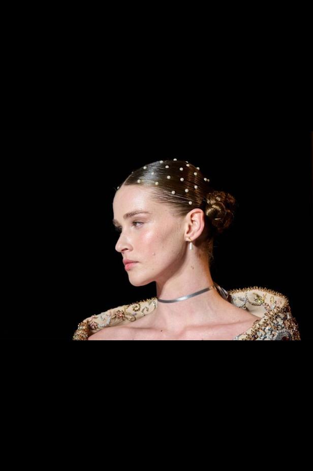  مجموعة زهير مراد تحاكي رقي المرأة في باريس