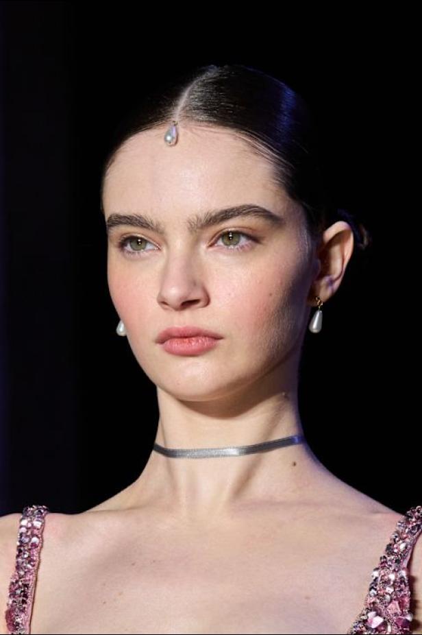  مجموعة زهير مراد تحاكي رقي المرأة في باريس