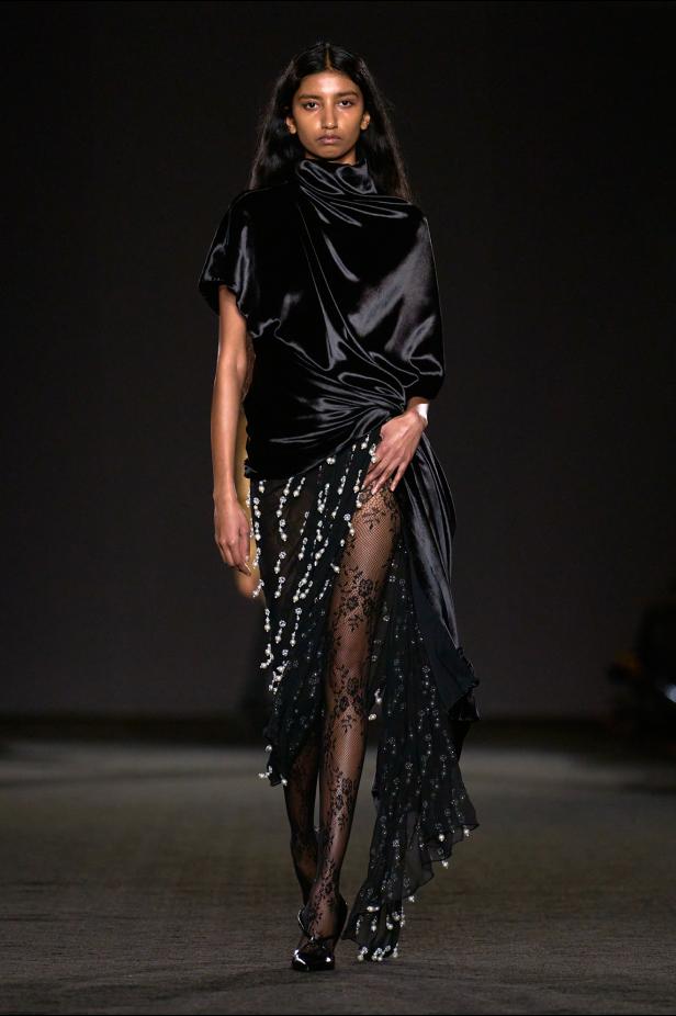 حكاية الأمل العابر للحدود في مجموعة Prabal Gurung خريف و شتاء 2026 للملابس الجاهزة