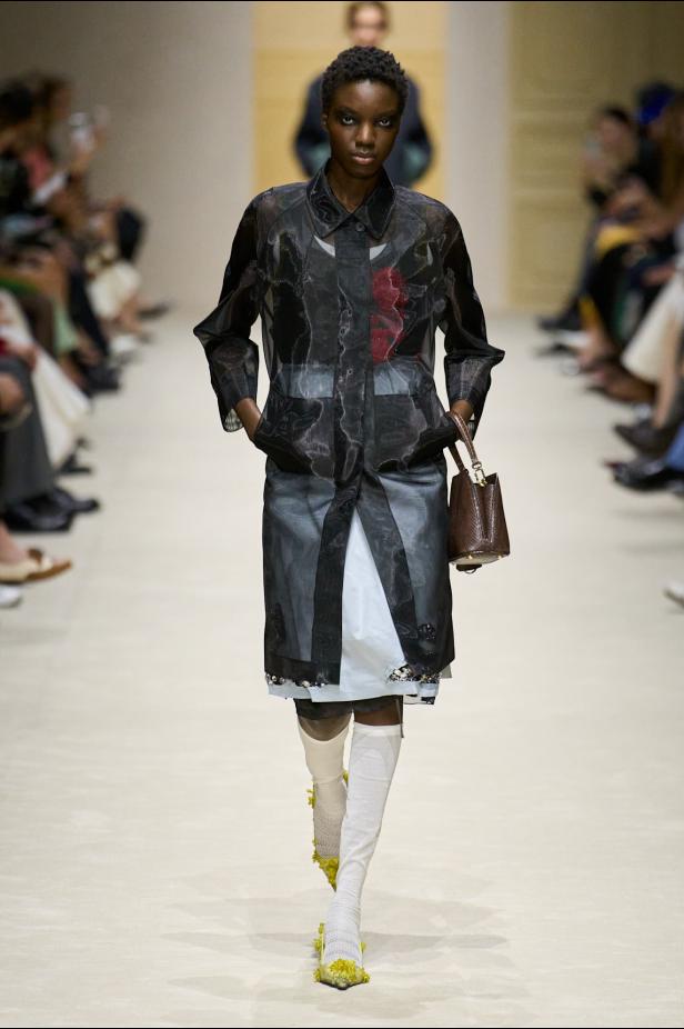 مجموعة ‏Prada‏ ‏لخريف 2026 وقوّة فن التنسيق الحرّ