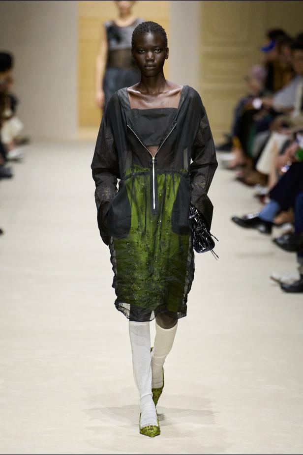 مجموعة ‏Prada‏ ‏لخريف 2026 وقوّة فن التنسيق الحرّ