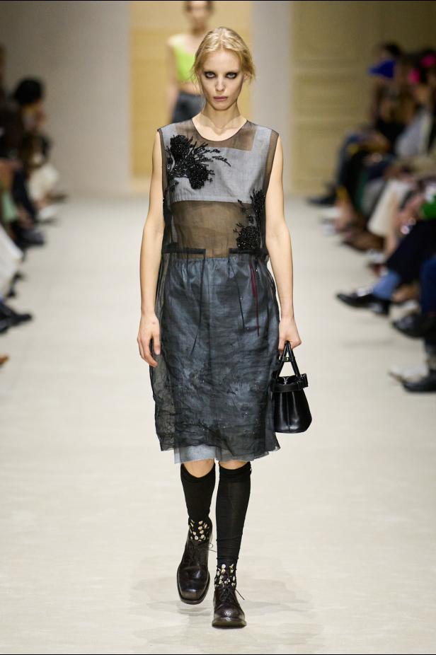 مجموعة ‏Prada‏ ‏لخريف 2026 وقوّة فن التنسيق الحرّ