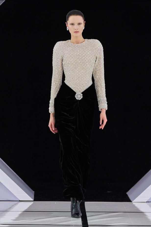 رومانسية الحديقة الشتوية وهندسة الصورة الأنثوية في مجموعة Richard Quinn خريف وشتاء 2026