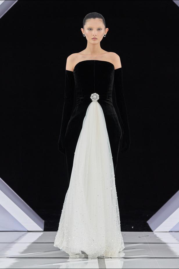 رومانسية الحديقة الشتوية وهندسة الصورة الأنثوية في مجموعة Richard Quinn خريف وشتاء 2026