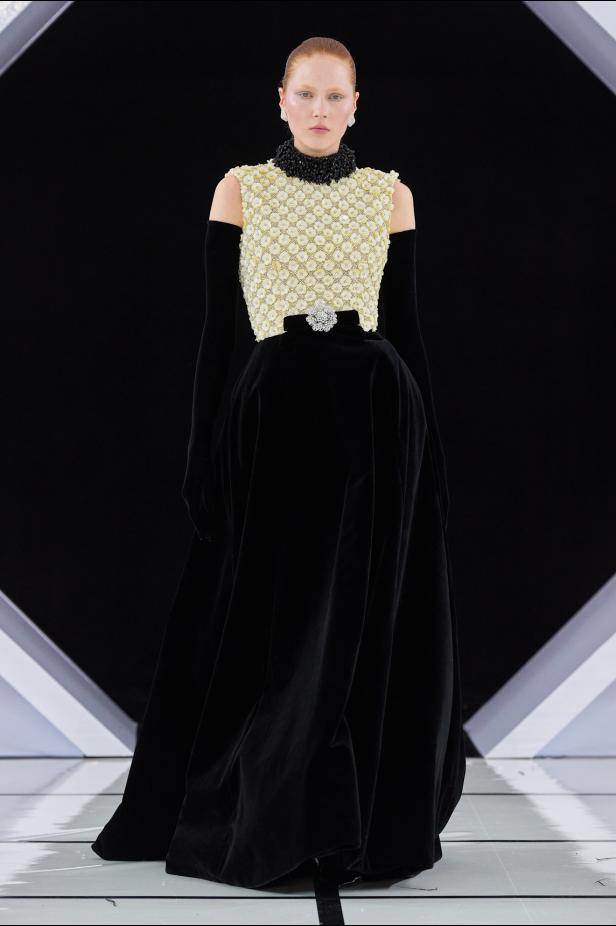 رومانسية الحديقة الشتوية وهندسة الصورة الأنثوية في مجموعة Richard Quinn خريف وشتاء 2026