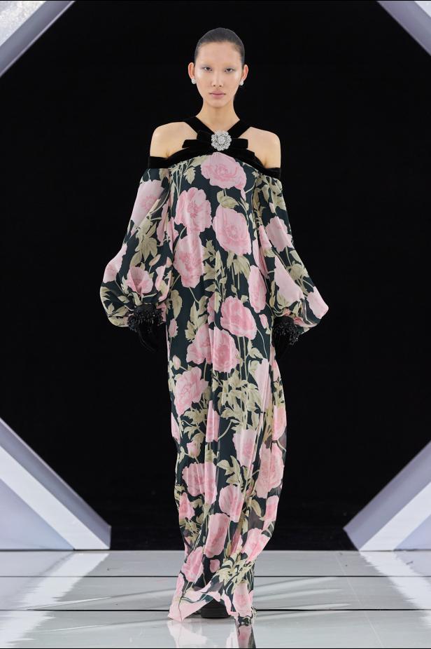 رومانسية الحديقة الشتوية وهندسة الصورة الأنثوية في مجموعة Richard Quinn خريف وشتاء 2026