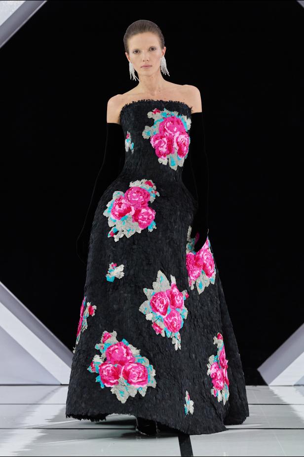 رومانسية الحديقة الشتوية وهندسة الصورة الأنثوية في مجموعة Richard Quinn خريف وشتاء 2026