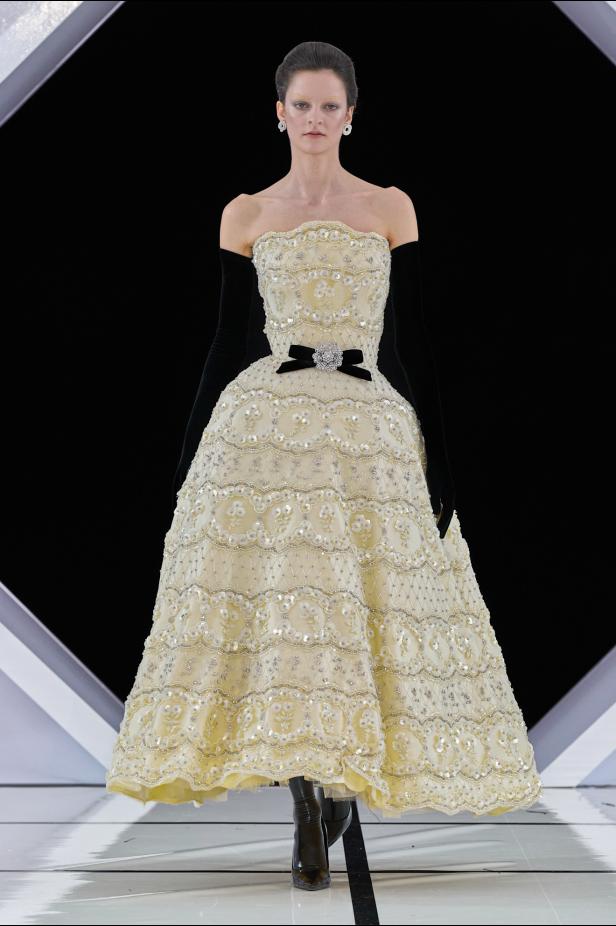 رومانسية الحديقة الشتوية وهندسة الصورة الأنثوية في مجموعة Richard Quinn خريف وشتاء 2026