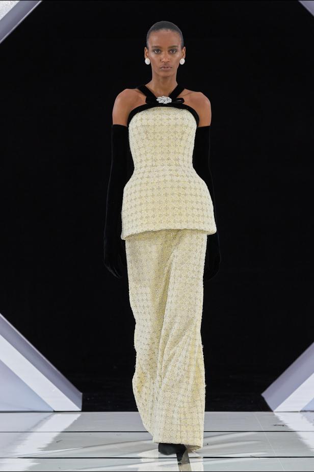 رومانسية الحديقة الشتوية وهندسة الصورة الأنثوية في مجموعة Richard Quinn خريف وشتاء 2026