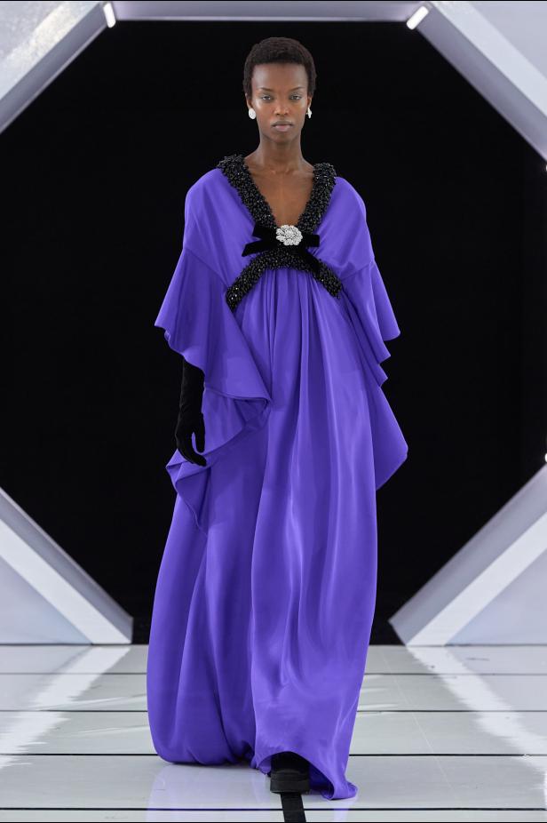 رومانسية الحديقة الشتوية وهندسة الصورة الأنثوية في مجموعة Richard Quinn خريف وشتاء 2026