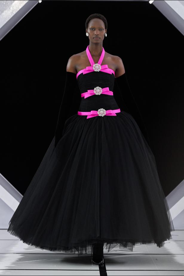 رومانسية الحديقة الشتوية وهندسة الصورة الأنثوية في مجموعة Richard Quinn خريف وشتاء 2026