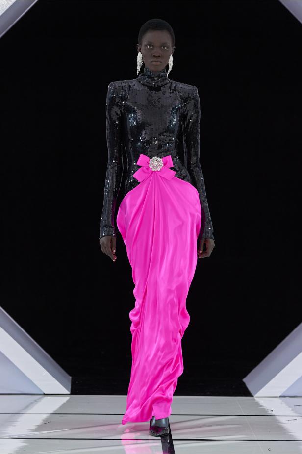 رومانسية الحديقة الشتوية وهندسة الصورة الأنثوية في مجموعة Richard Quinn خريف وشتاء 2026