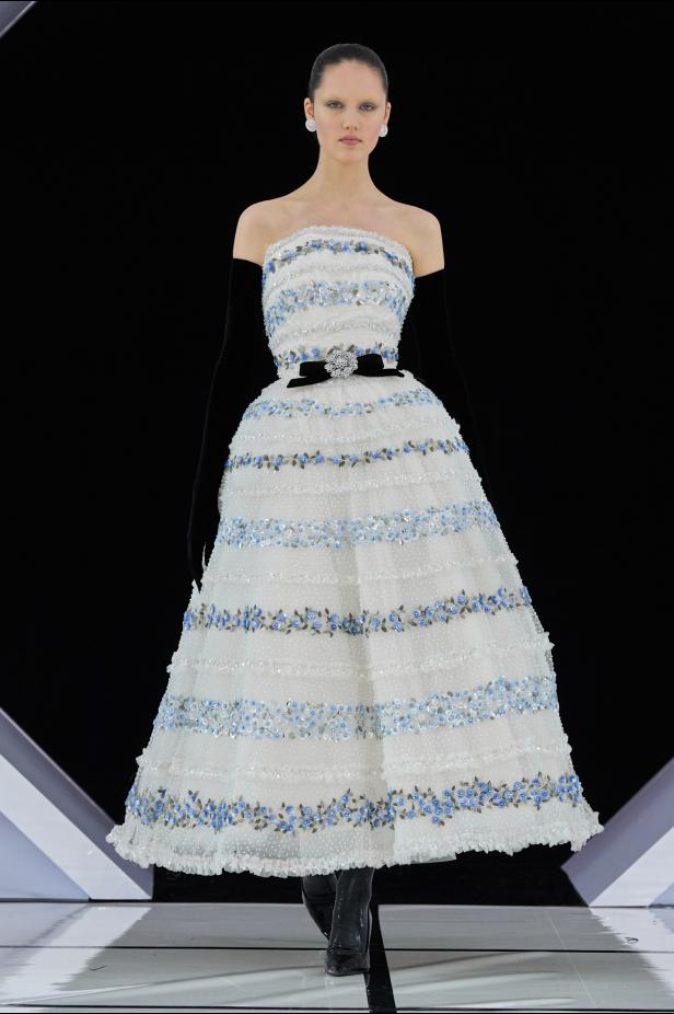 رومانسية الحديقة الشتوية وهندسة الصورة الأنثوية في مجموعة Richard Quinn خريف وشتاء 2026