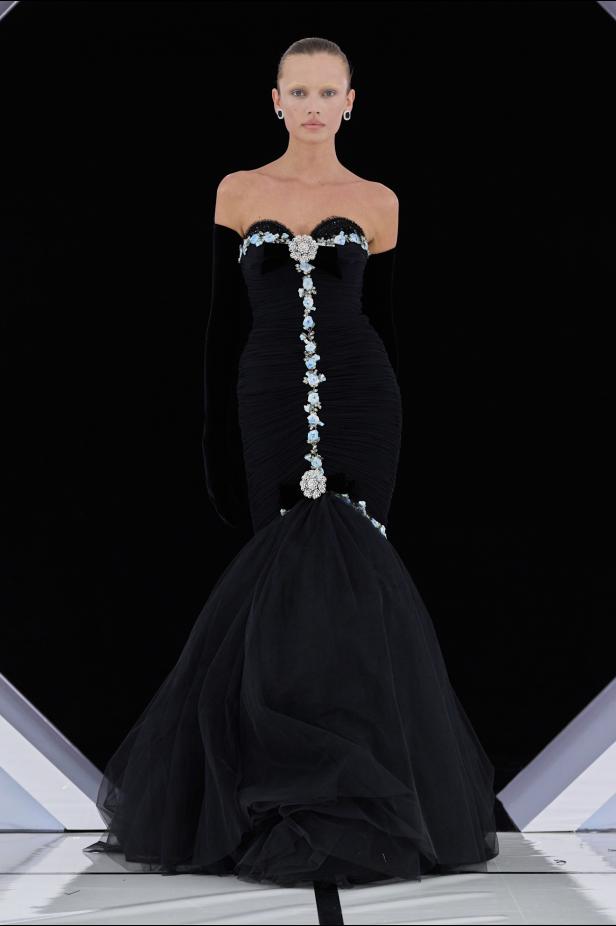 رومانسية الحديقة الشتوية وهندسة الصورة الأنثوية في مجموعة Richard Quinn خريف وشتاء 2026