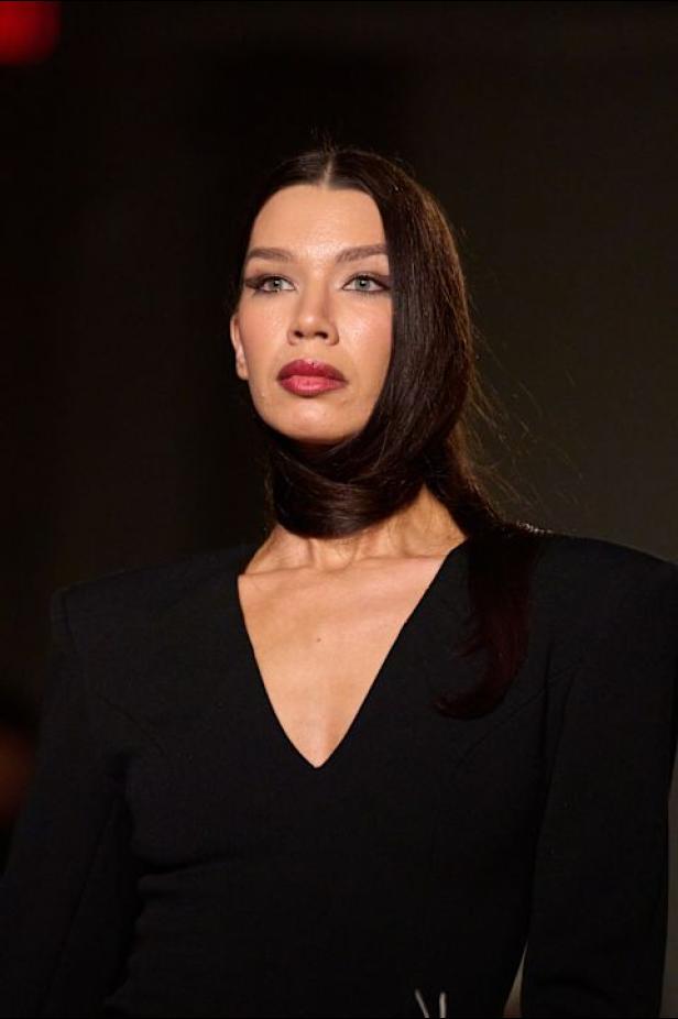 مجموعة لافتة لـChristian Siriano لخريف وشتاء 2026