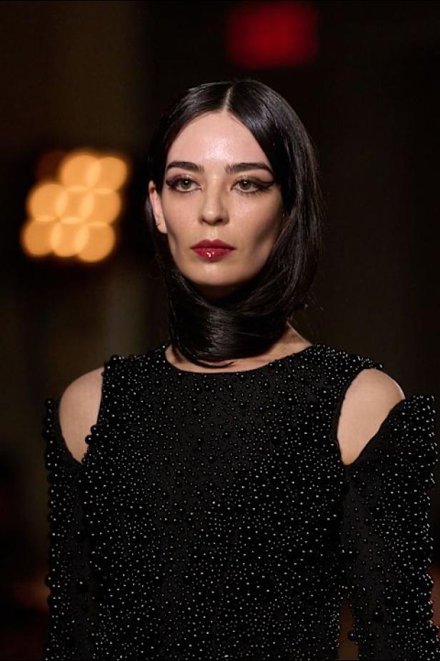 مجموعة لافتة لـChristian Siriano لخريف وشتاء 2026