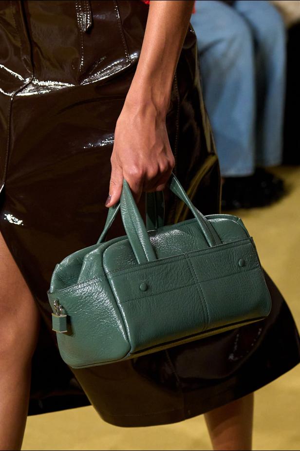 مجموعة ‏Tory Burch‏ لخريف وشتاء 2026... بحث عن الجمال الخالد في زمن الفوضى