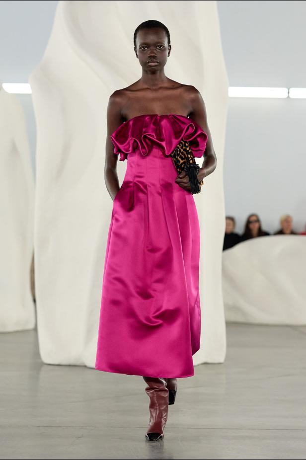 عرض أزياء مجموعة Ulla Johnson لخريف وشتاء 2027